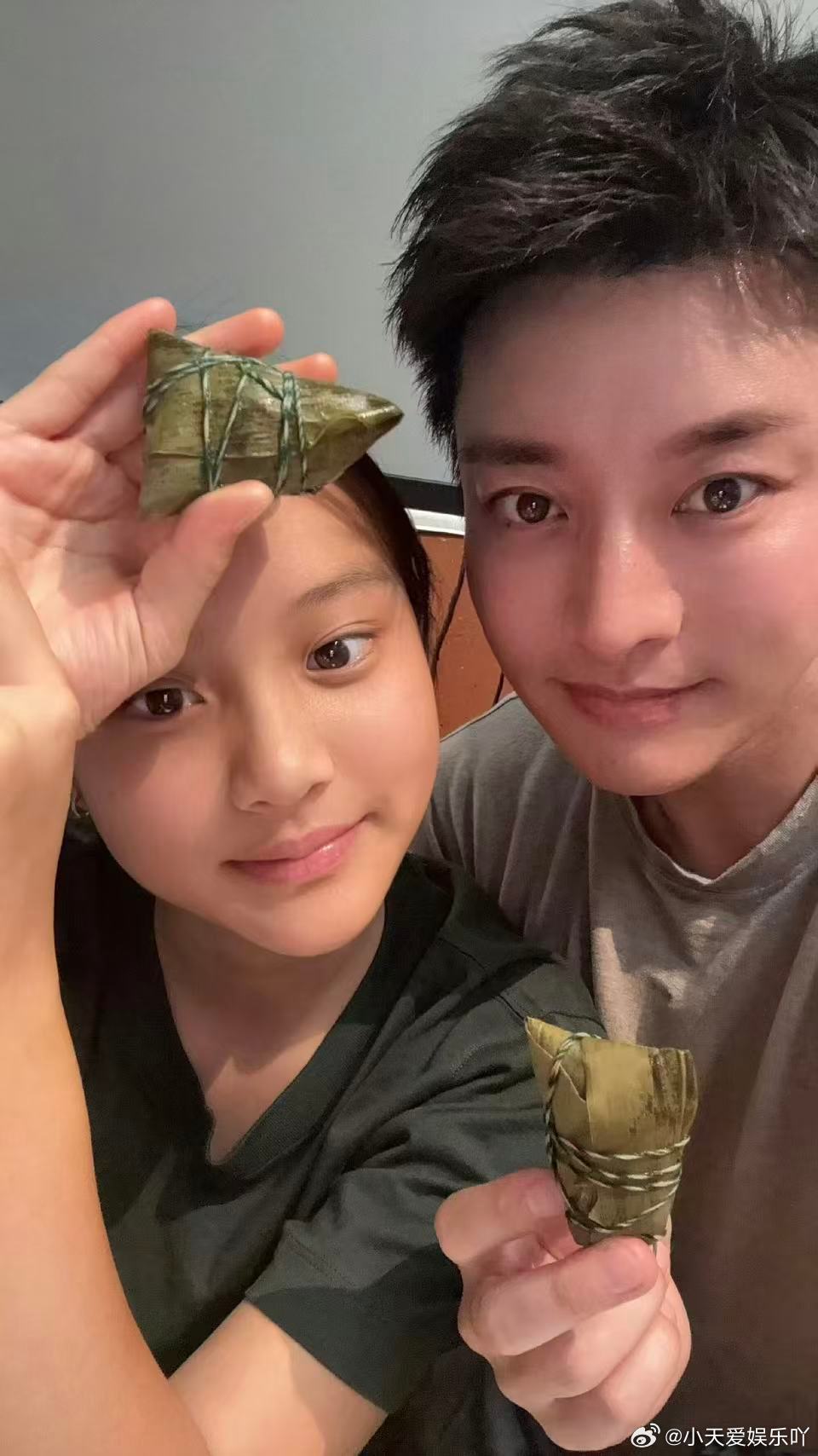 贾乃亮小腹纹身贾乃亮腹部的纹身一场围绕纹身展开的讨论，慢慢跑偏成各种黄谣狂欢。吃