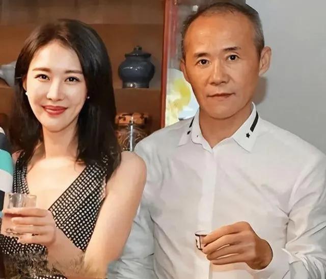 王石和田朴珺这对老夫少妻，年纪相差30岁，2015年两人喜结连理，携手走过10年