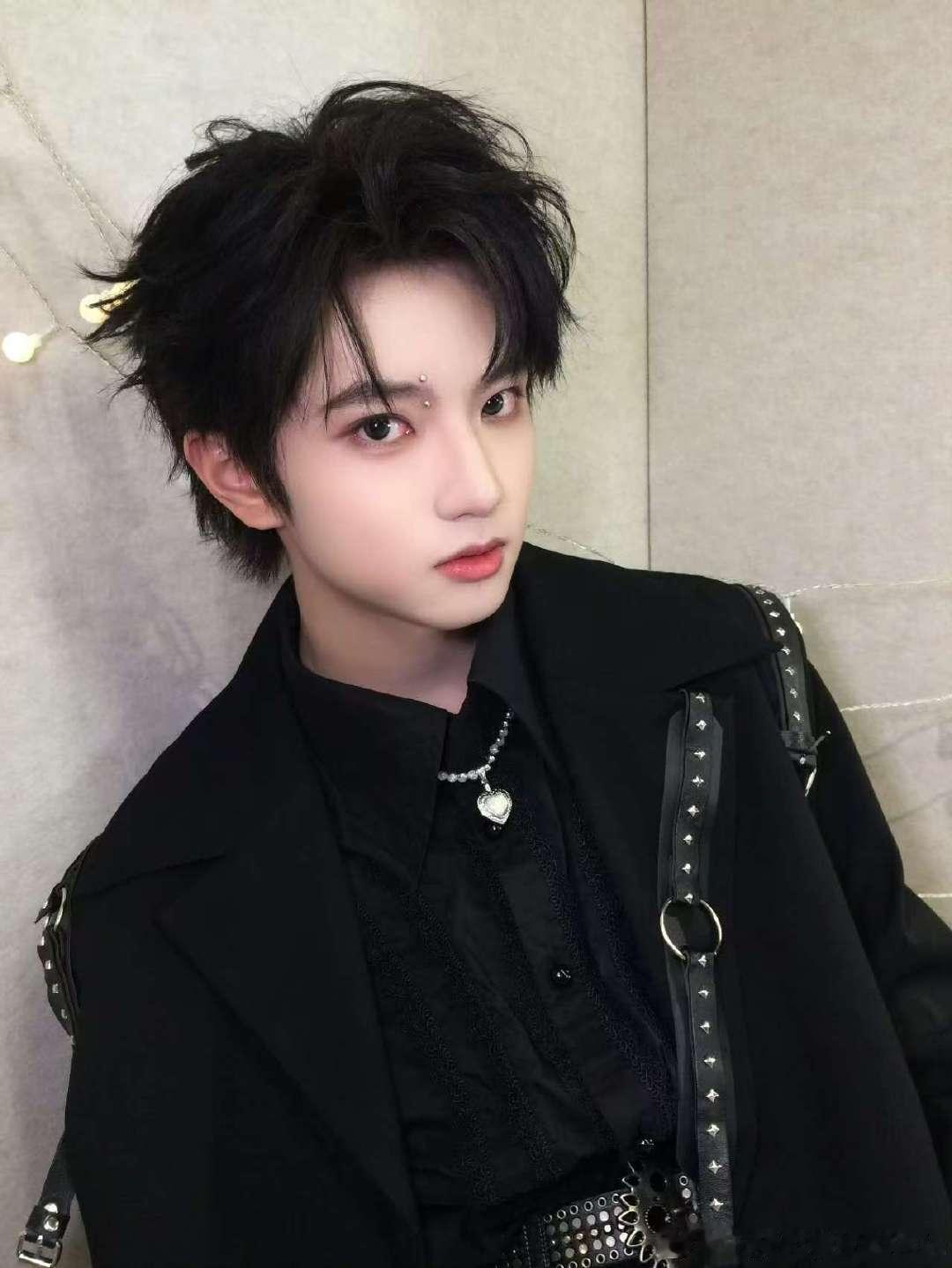 穆祉丞请选择你的骑士穆祉丞眉钉造型 穆祉丞请选择你的骑士！ 