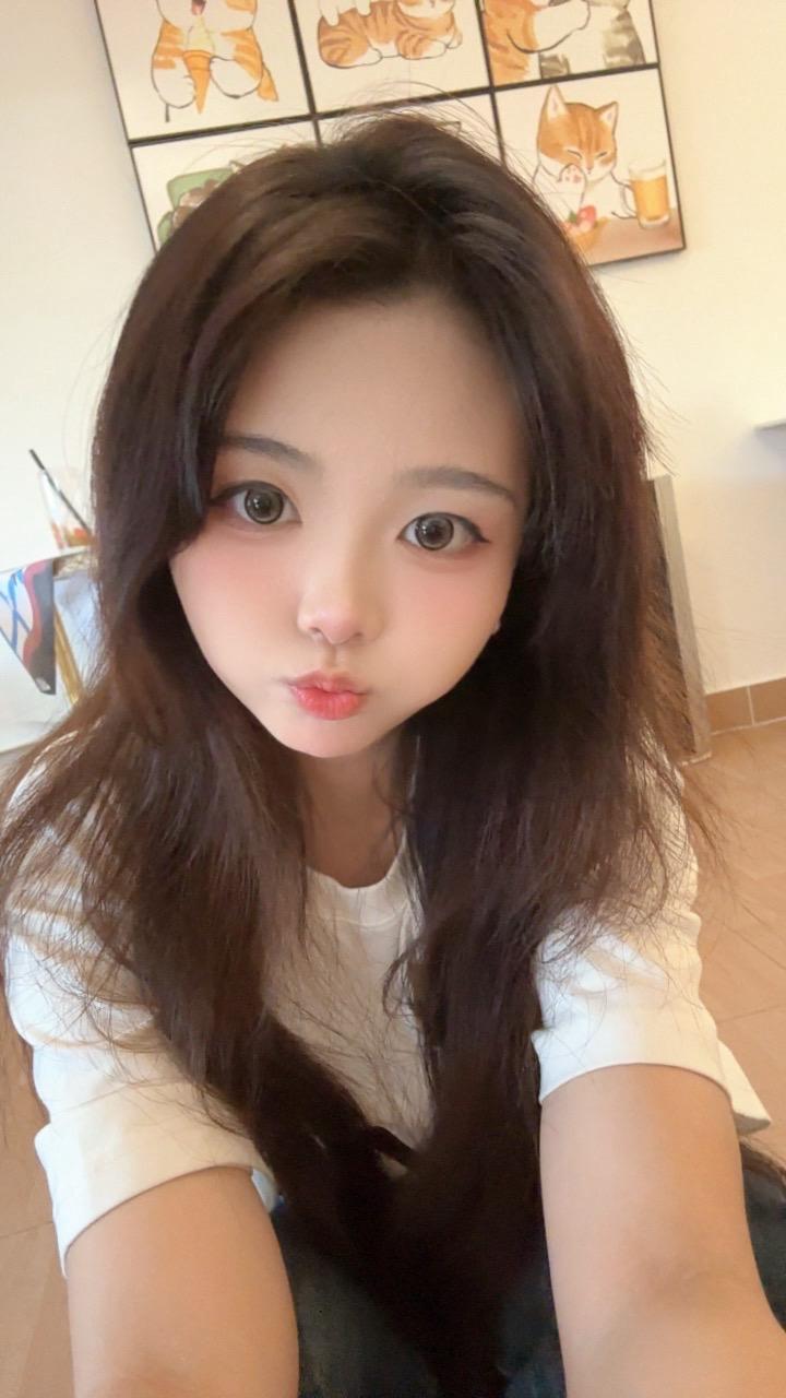 我还是那个小女孩 大彻大悟的每一次都是我踩在天真的心尖上明白的
