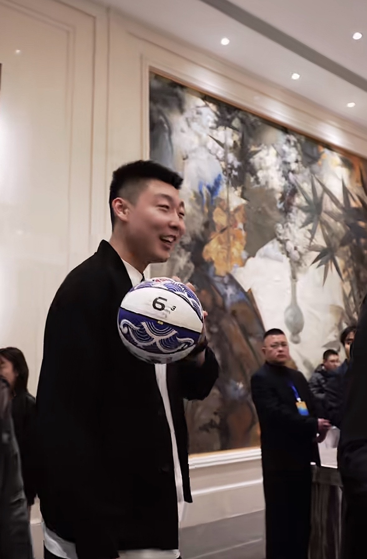 CBA全明星单项赛开始之前大牙预测自己扣篮大赛第六结果他拿了个第一这就是谦虚低调