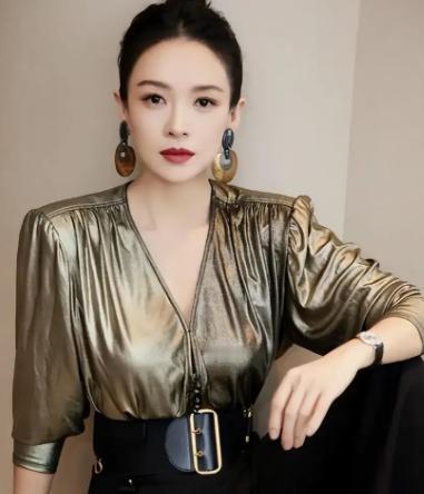 章子怡套现3亿上热搜，评论区最恶心的一幕出现了。4年赚130倍合法合规，硬被酸成