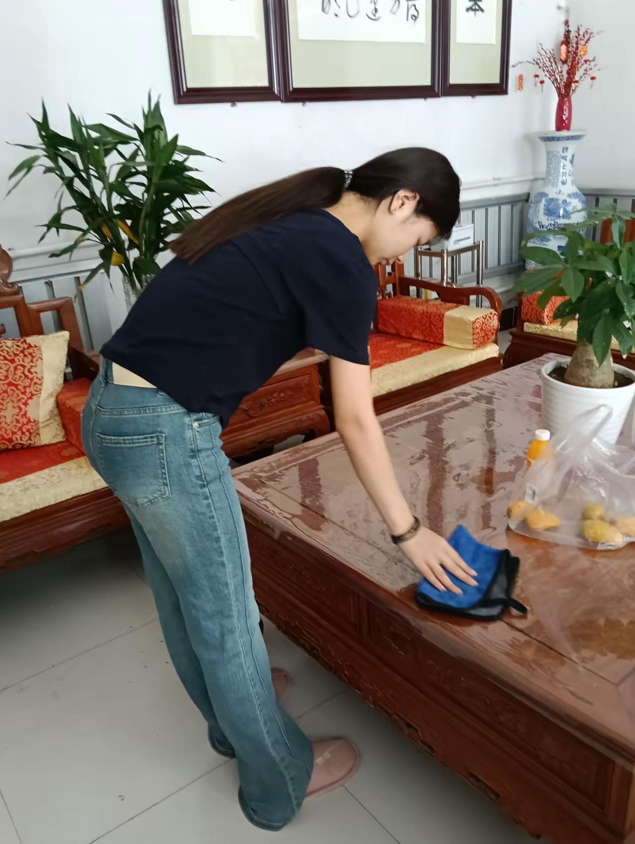 侄女今年已经28岁，但是看上去还像个孩子！没有任何主见，凡事都是听妈妈的！已经到