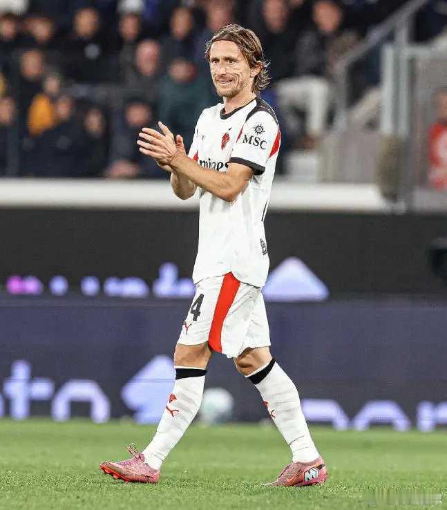 魔笛助攻铁卫处子球，AC米兰1-1罗马，国米三喜临门成最大赢家上赛季表现不佳的意