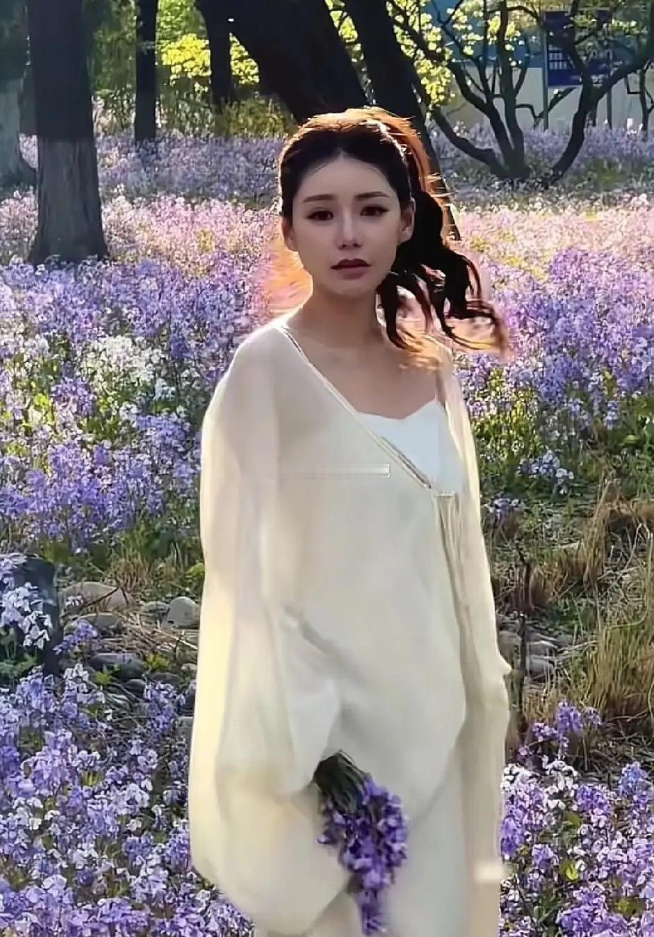 马筱梅嫌弃楼上有噪音，抱怨张兰家没有她的卧室，为什么不去住公公家呢？汪小菲姓汪，