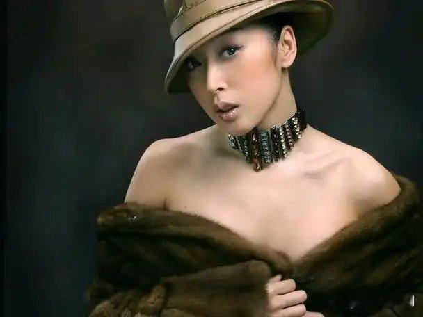 2025年节目预告：2025年12月31号2025年广东卫视跨年演唱会特邀嘉宾中