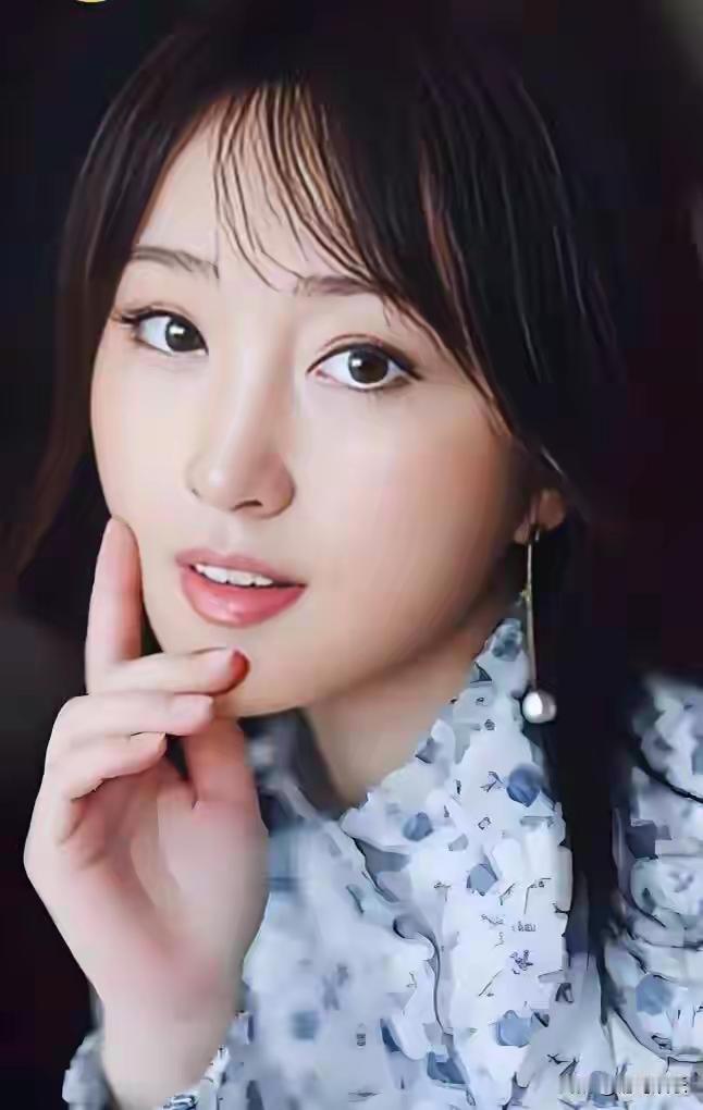 杨钰莹
四十六
岁留影