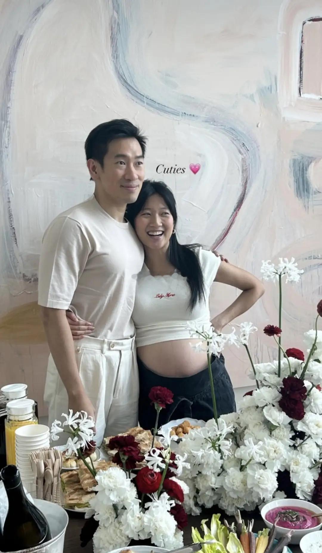 香港金牌司仪郑丹瑞在2025年喜事接连不断。上半年送嫁了长女，半年后女儿宣布了怀