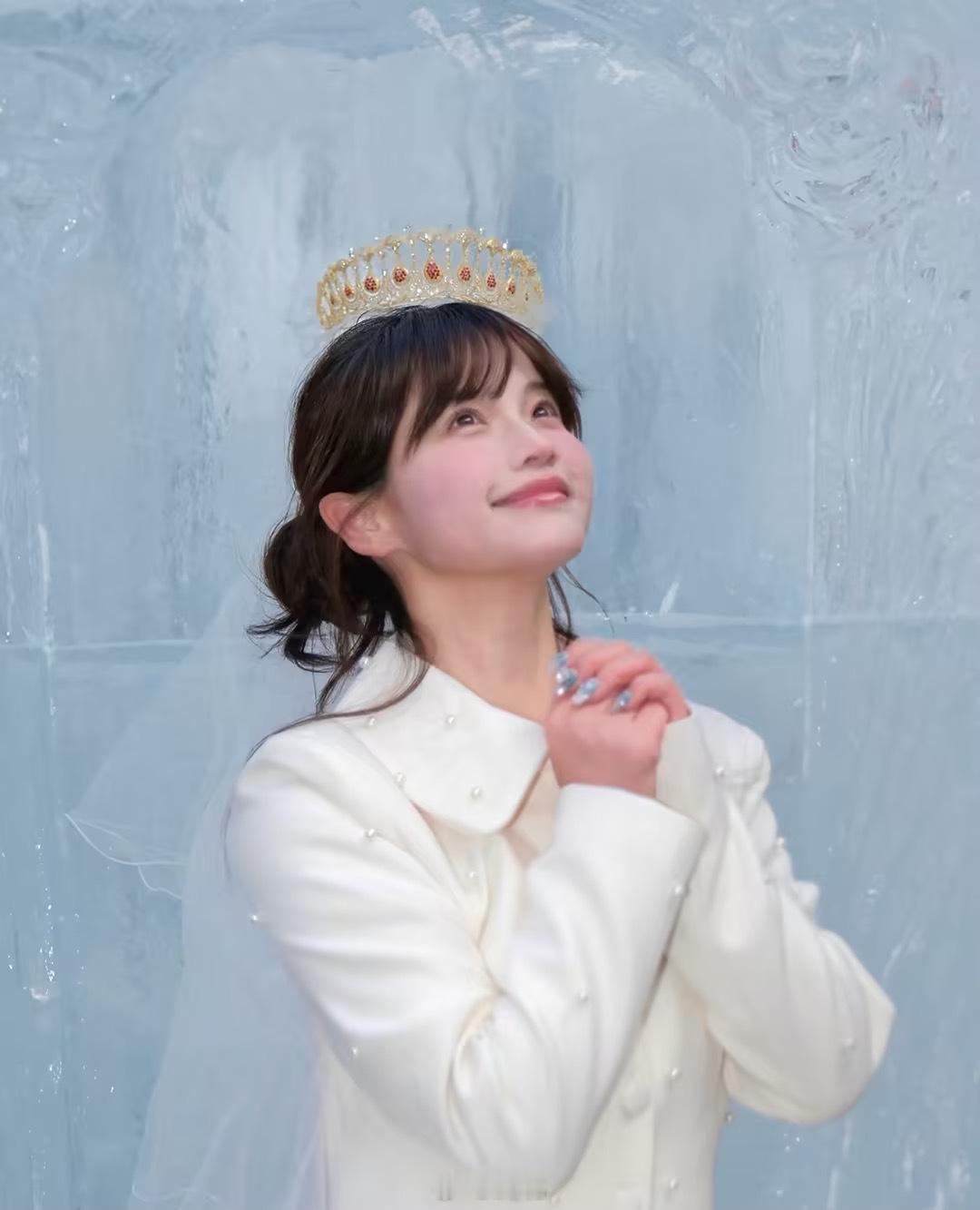 长白山景区惊现价值百万冰封皇冠长白山冰心岛凭三顶纯金打造的百万皇冠爆火！单顶价值