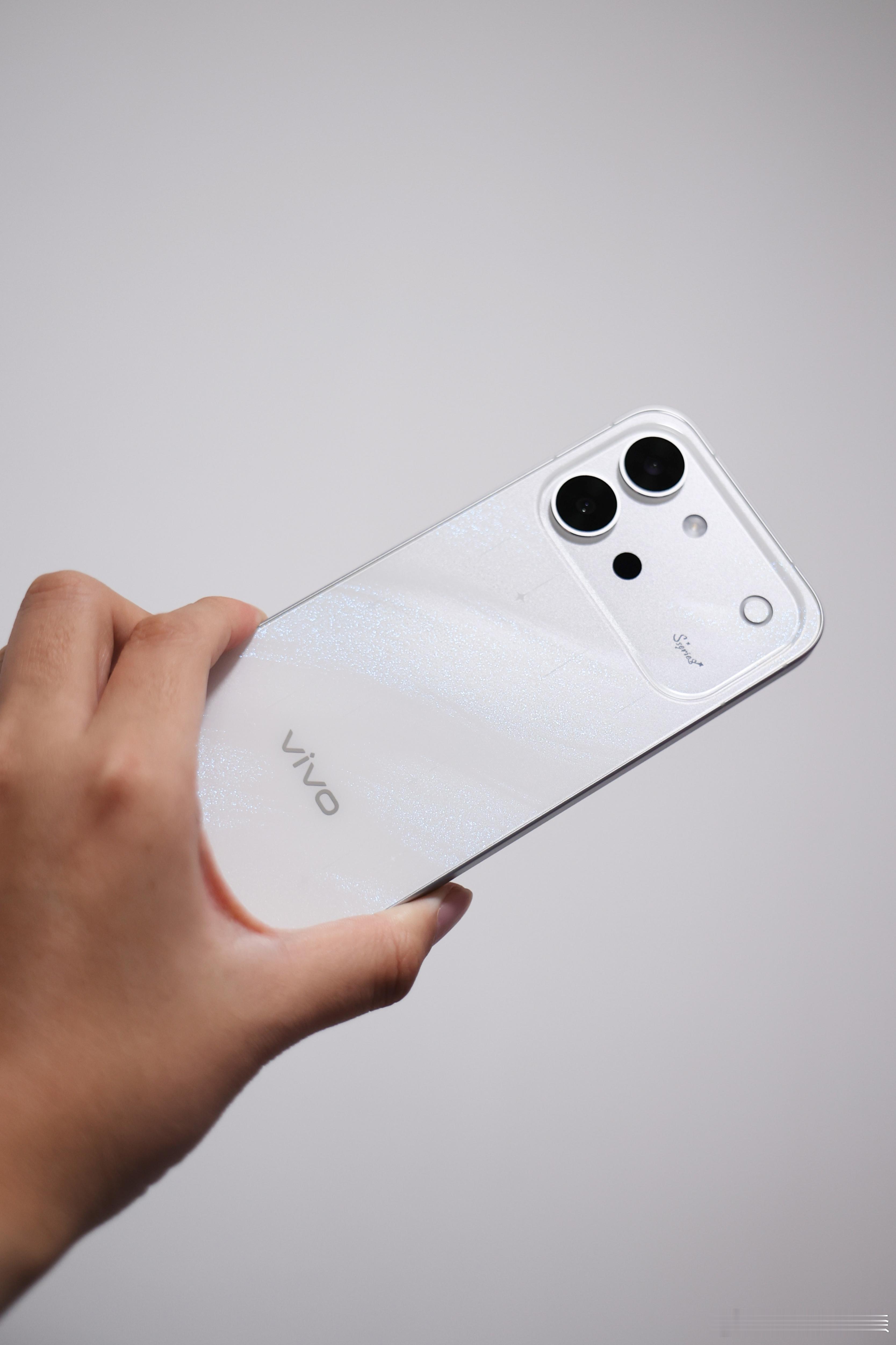 抽一位送出vivo S60元气版，田曦薇同款。规则还是转发+关注，6月26日通过