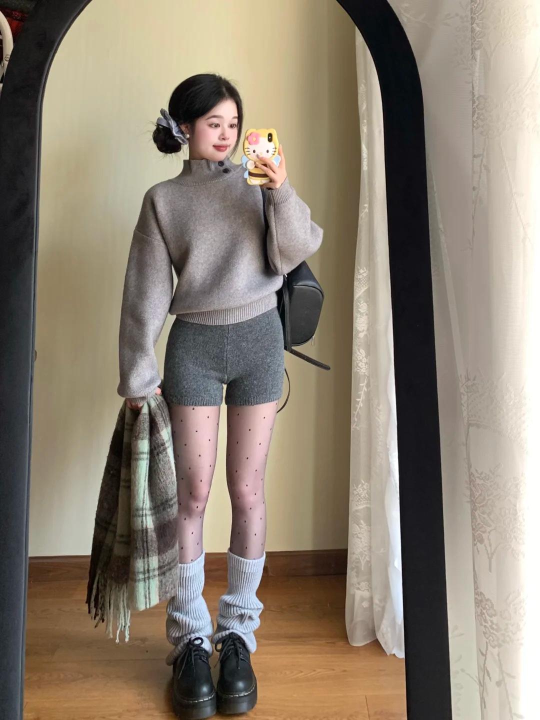 小个子冬季氛围感穿搭技巧分享~
冬季小个子想要穿出氛围感，关键在于比例优化与层次