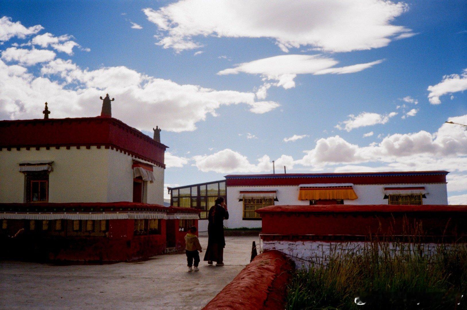 云。山峦。河流。经幡。寺庙。神山。圣湖。道路。Konica EFJ Kodak 