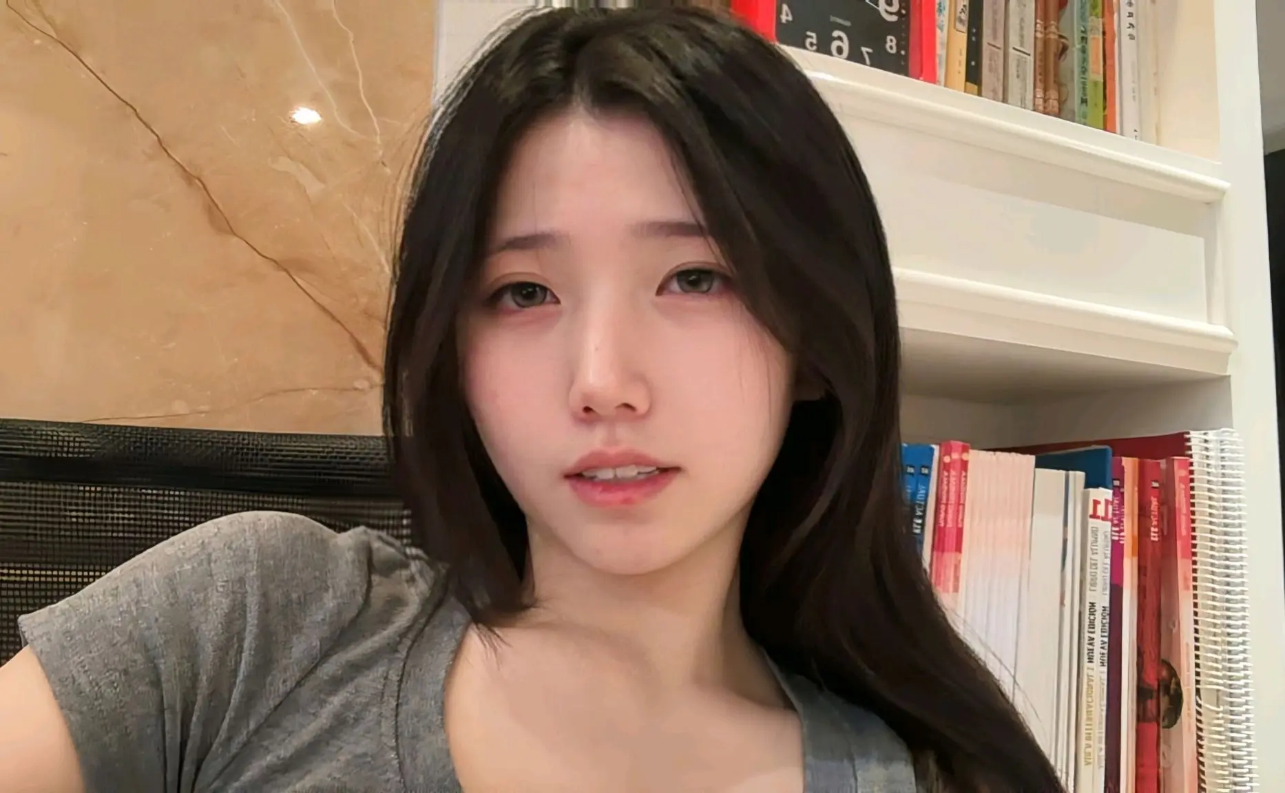 艳不流俗  锋不露形。