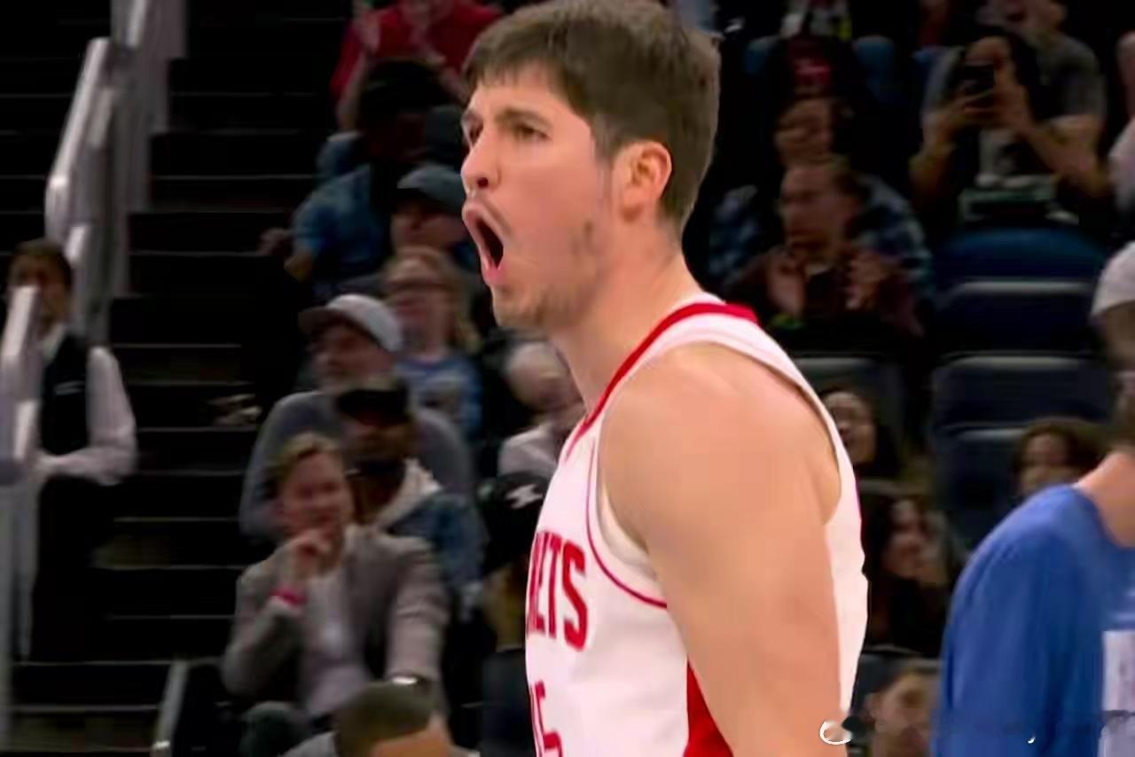 谢天谢地谢波德！！！在火箭客场挑战魔术的第三节比赛中发生极其疯狂一幕：火箭落后魔