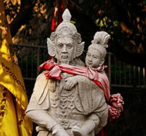 1279年，陆秀夫背起8岁的小皇帝，问道：大势已去，陛下可愿与我跳海殉国？来保我
