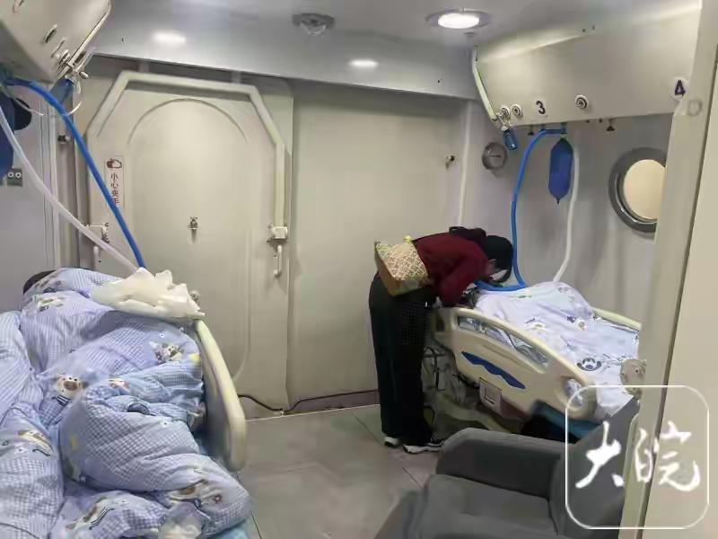 围炉者火锅，导致CO中毒                    CO是一种无色、