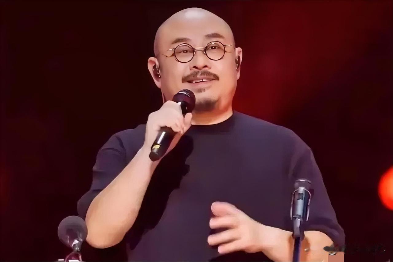 网友都在盼刀郎能登上2026年春晚的舞台！
马上快过年了，每年的这个时候网上就传