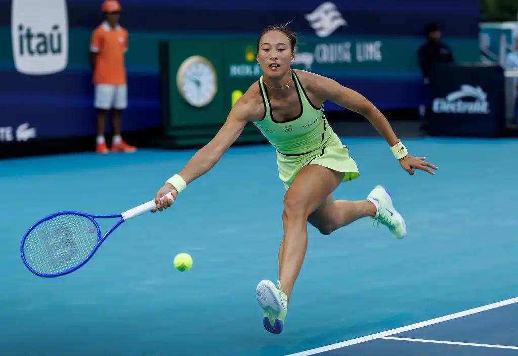 绝对苦主！郑钦文生涯第八次不敌萨巴伦卡


北京时间3月24日凌晨，2026年W