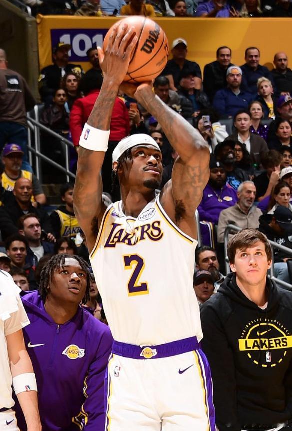 湖人12月三分命中率排名52.6% 范德比尔特44.4% 克内克特41.2% 八