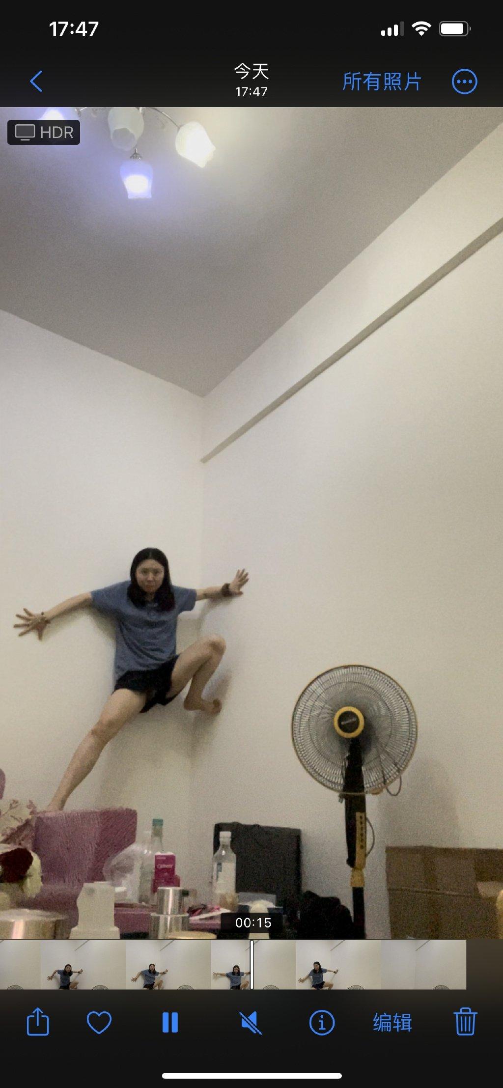 女，24岁，被确诊人形摄像头 ​​​