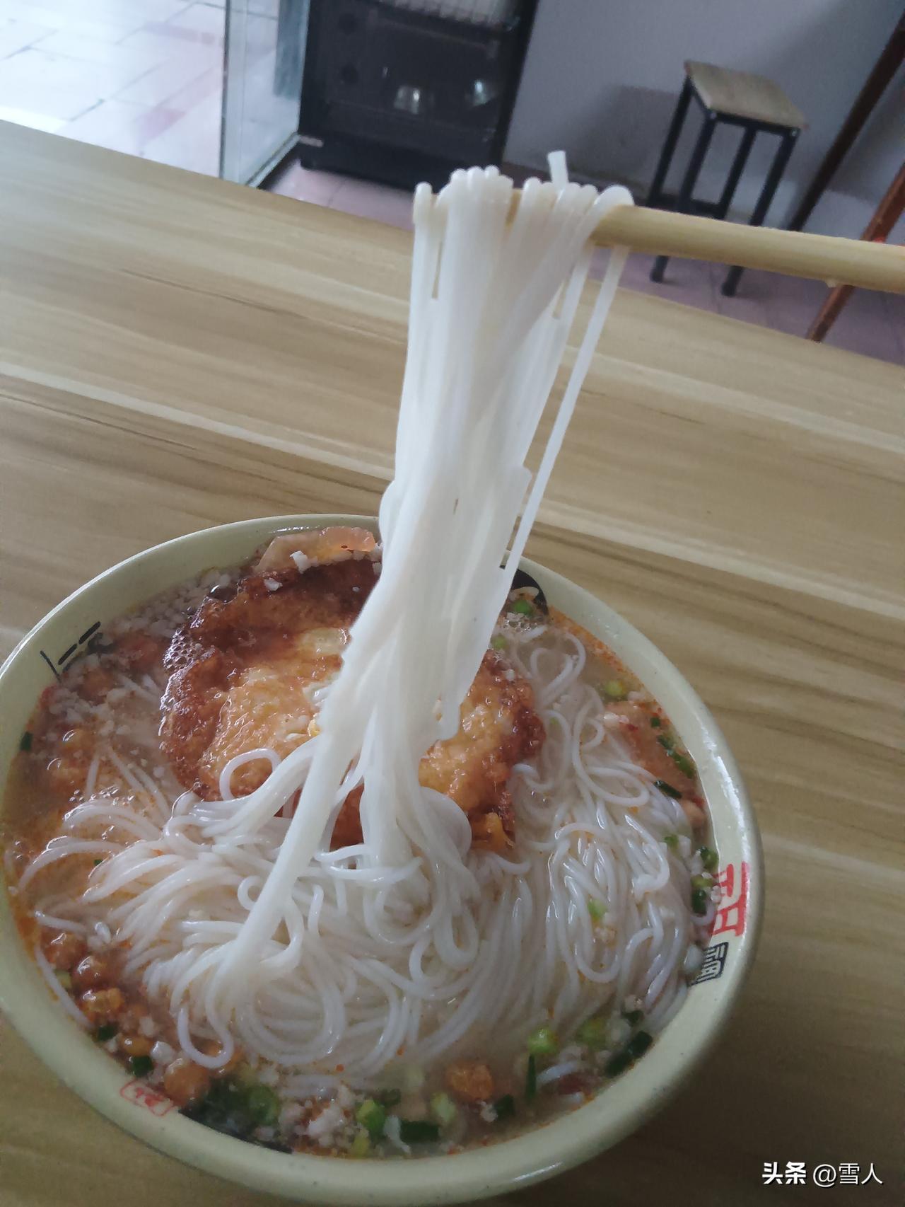 为何湖南人早餐大多习惯出门吃，因为很少有人天天在家下厨做米粉。笔者个人看法
 