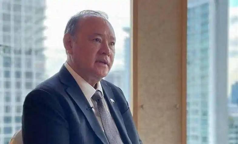 菲律宾防长特奥多罗被中国制裁后，用嚣张的语气称，面对中国的“恶行”，他将继续履行