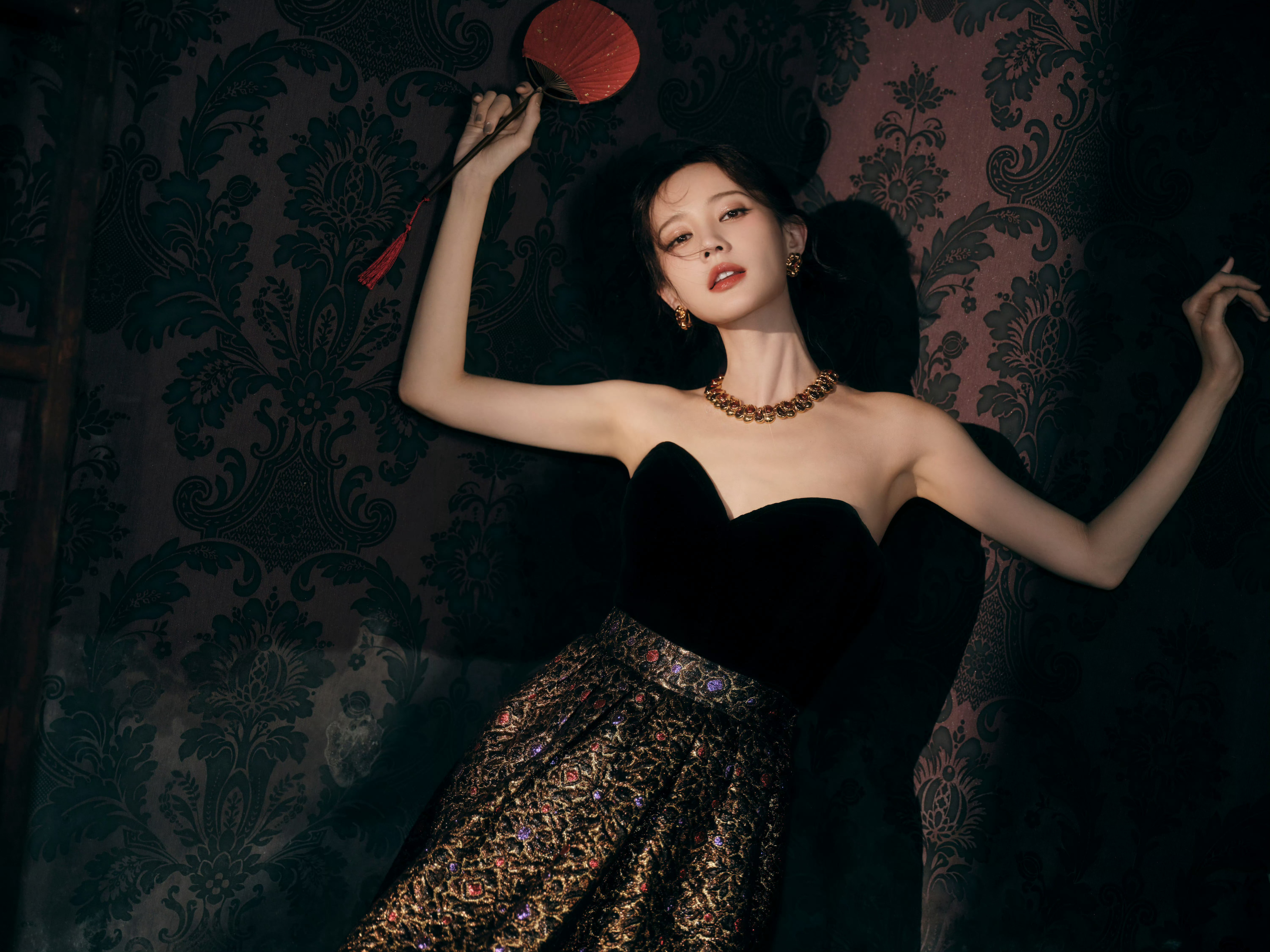 李一桐穿了40年前的古董礼服李一桐太美了我的天……好仙啊！ ​​​