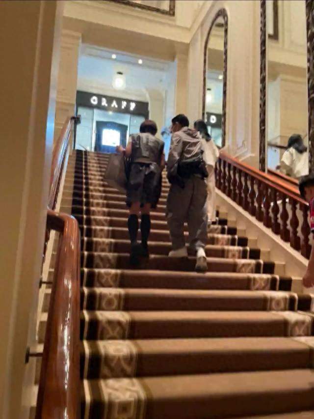 刘德华热聊朱丽倩静陪，这对夫妻把低调恩爱藏了30年