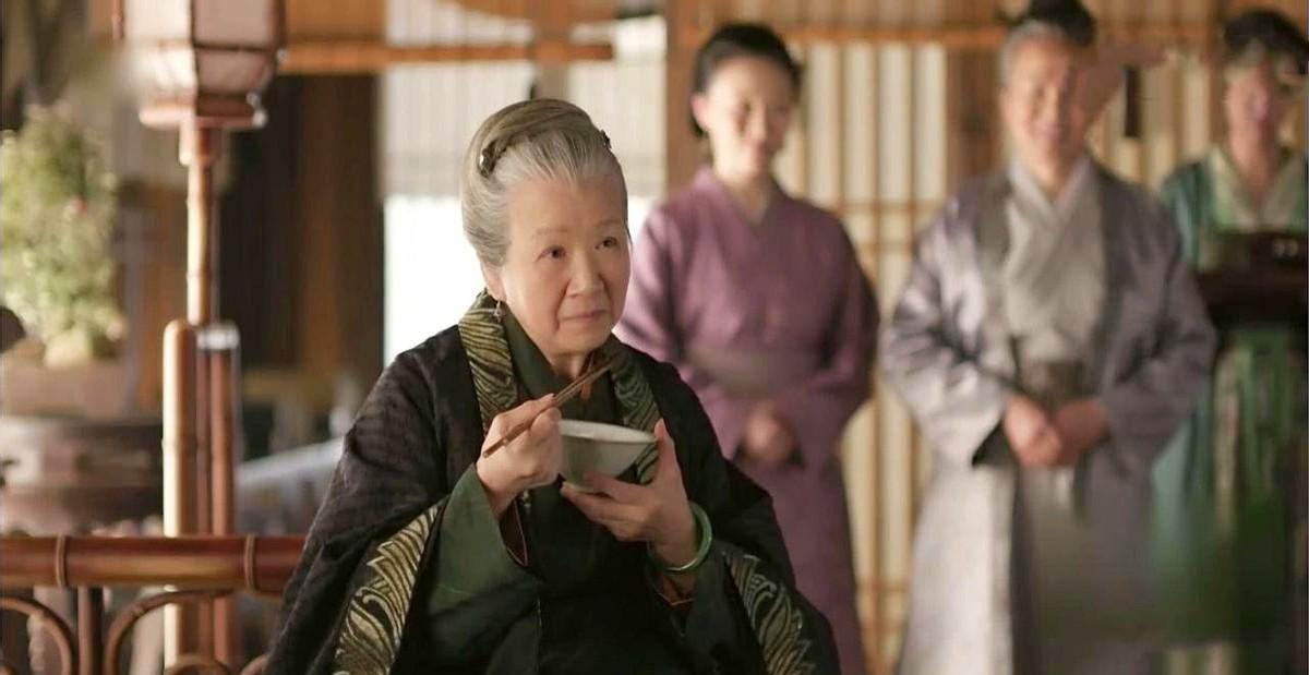 盛老太太那句“宁可错杀，不可错放”，不是教人狠，是教人活。
她不是心黑，是被逼