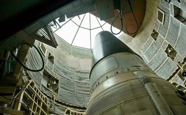 要说当今世界哪个国家最让人提心吊胆，不是朝鲜也不是伊朗，而是被中美俄三国联手看死