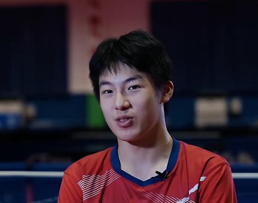 当石洵瑶以3:0横扫队友纵歌曼、何卓佳逆转中国香港选手杜凯琹，女乒提前锁定挑战赛