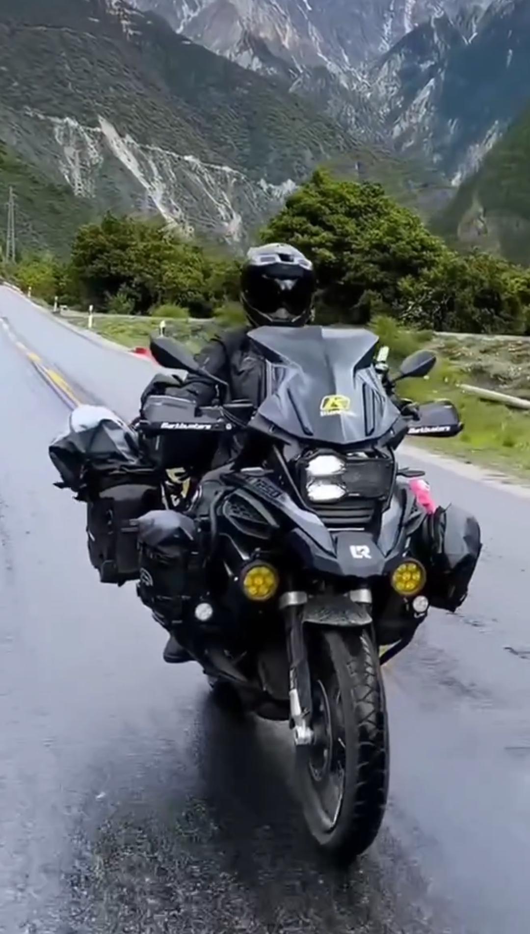 昨天去涉县山里玩，在太行高速上碰到几个摩旅人。一聊摩托价格，好家伙，普遍二三十万