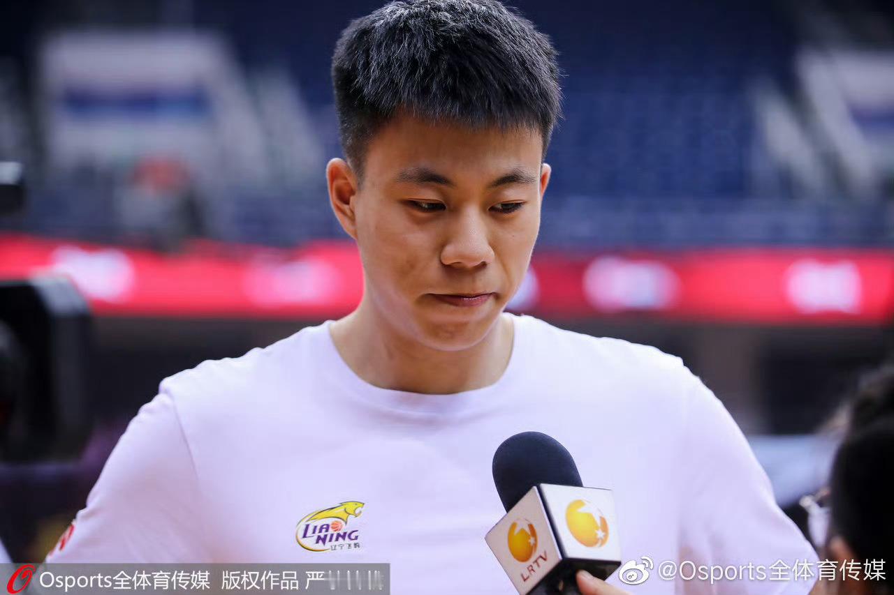 张镇麟[超话] 知道消息后消化了很久很久，再次打开微博时，私信爆了，收到了各种各