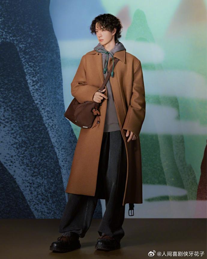 王一博马年新春广告王一博LOEWE马年新春广告 谁看了不夸！王一博出镜 LOEW