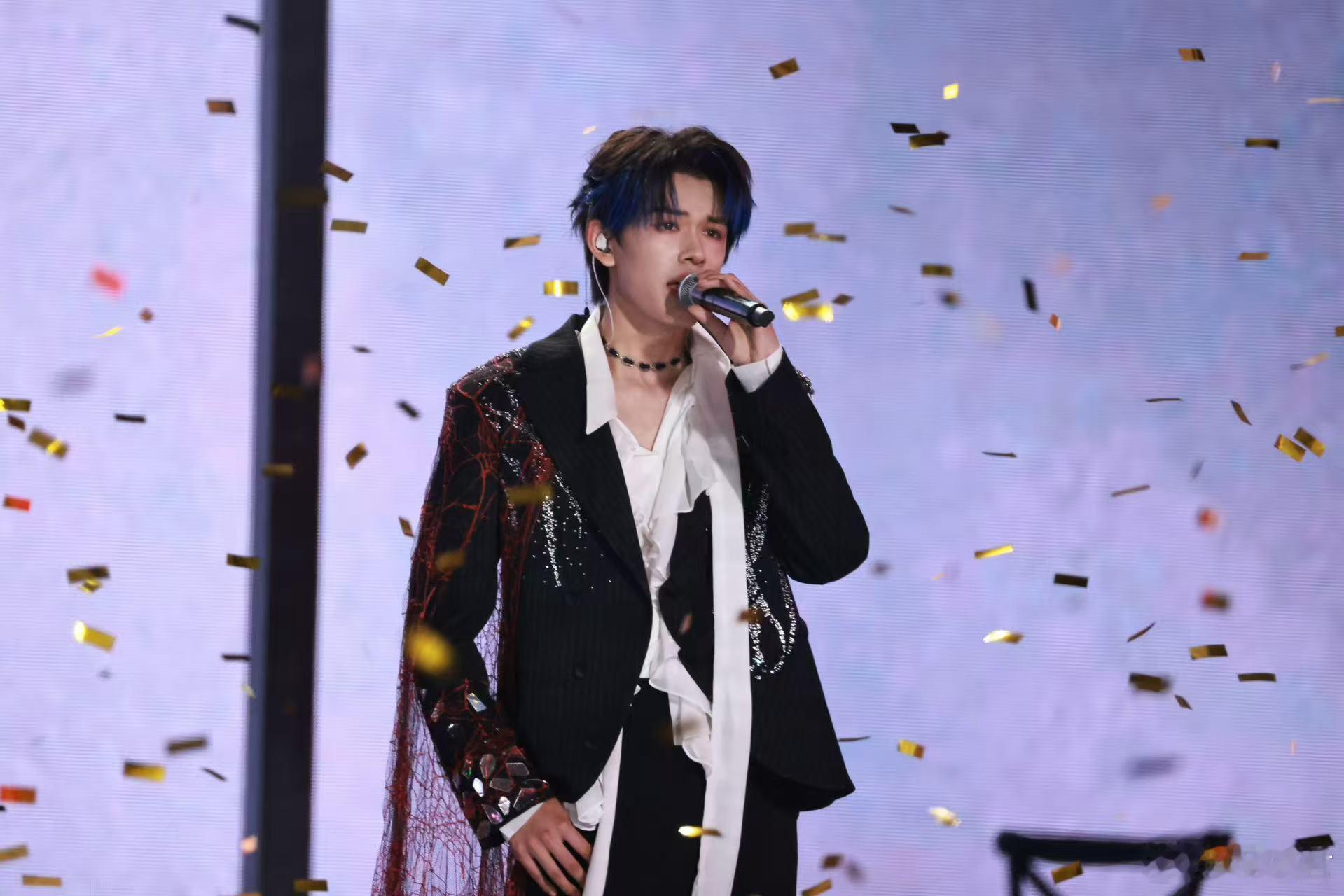 张极带孩子唱旋木太温柔了 谁的DNA动了！张极带着小朋友唱《旋木》，温柔学长的既