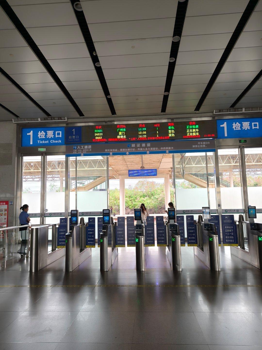 😭再也不犯蠢了，一路上极限赶车，狂催网约车司机开快点，好在赶上了，我的车还晚点