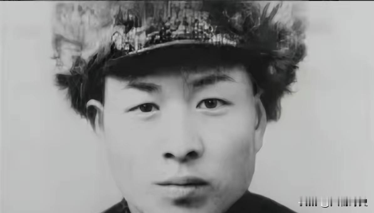 1941年，1名八路军战士意外遭遇8名日军追逐农妇，他默默打开刺刀
​​这不是杜