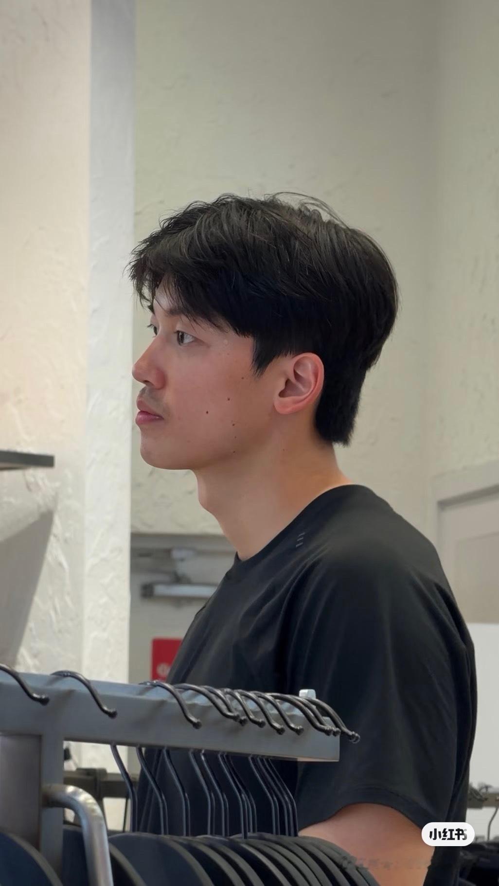 甬敢小兔  物料资讯｜杭州万象城lulu路人偶遇lululemon品牌大使汪顺