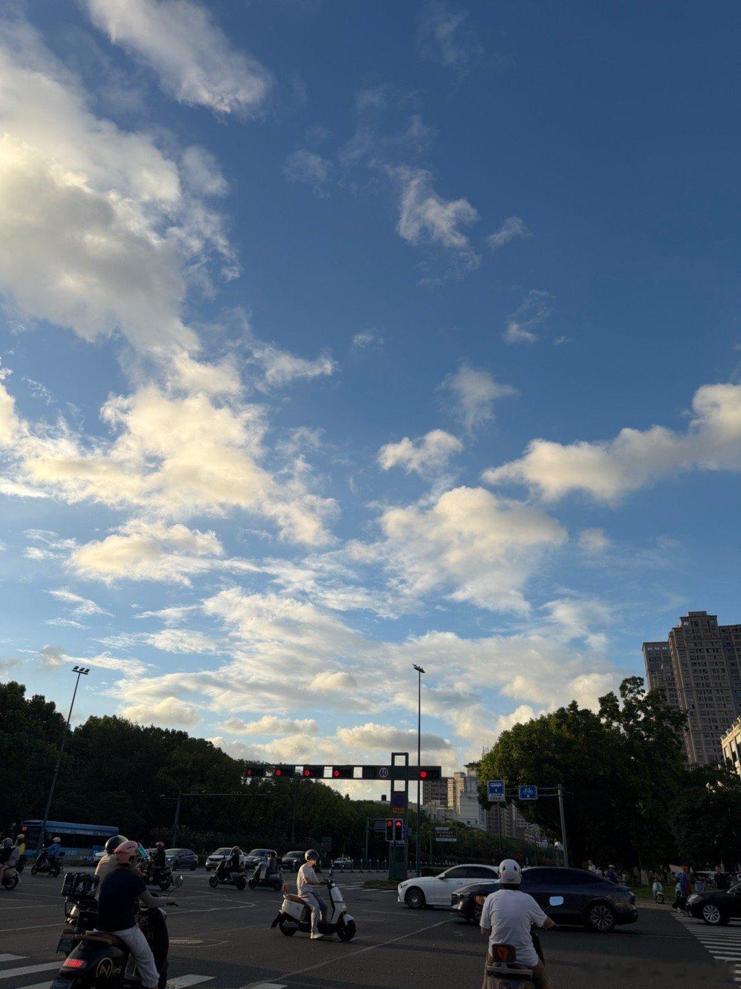 天气好好👭 