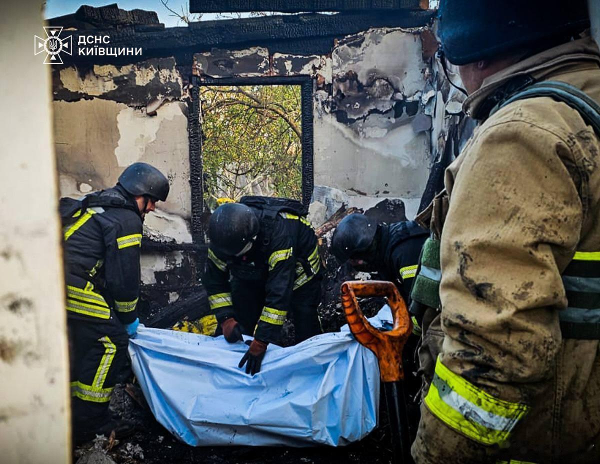俄罗斯袭击导致基辅州3人死亡，其中包括一名六个月大的婴儿在波格雷比村，一场火灾夺
