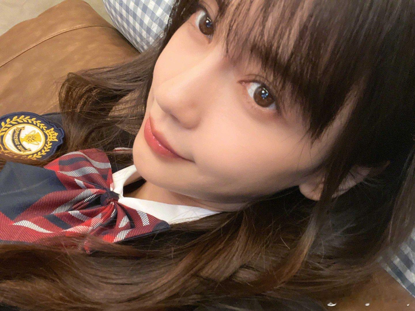 angelababy angelababy “我沿着星河捡着你遗落在月亮旁的浪漫