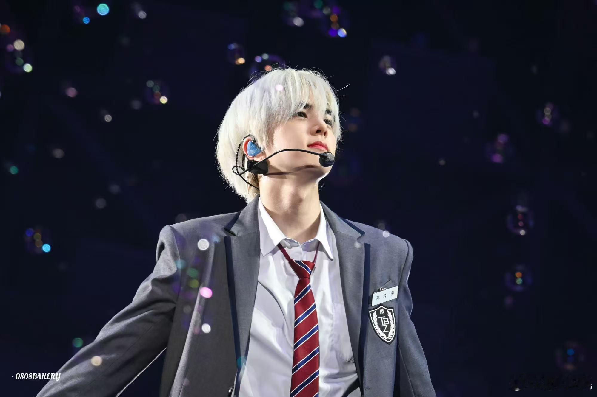 30岁是男爱豆无法跨越的坎吗30岁才哪到哪，SJ的实力唱到现在也很能打 