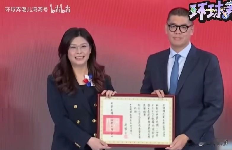 她的演讲的确多了不少激情，希望她讲的善能大善……