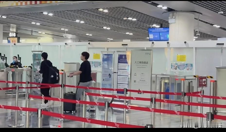 松岛辉空打完比赛就离开澳门了。
看得出来昨晚松岛辉空真的被气到了，打不过雨果。看