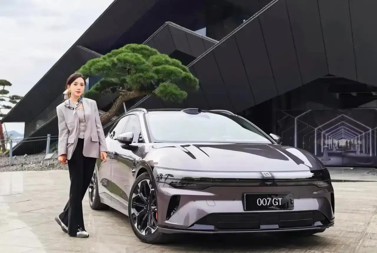 2025年各大车企目标大致如下：
比亚迪：　550万辆
长城汽车：400万辆
奇