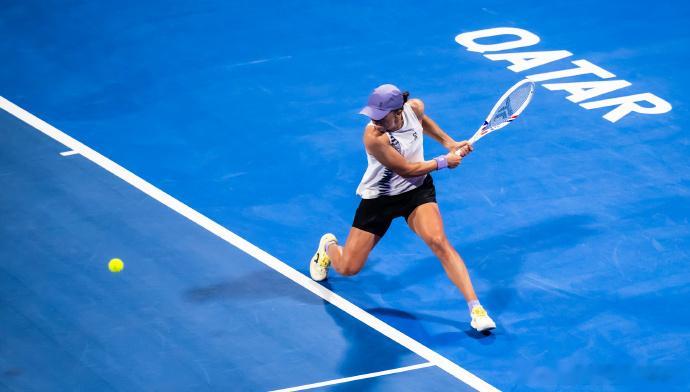 斯瓦泰克和卡萨金娜 对攻第1盘，斯瓦泰克5-7输掉比赛。比赛非常精彩，对抗及其激