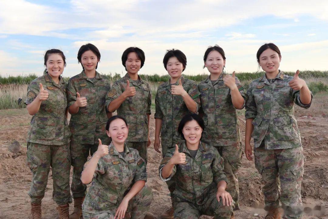 开路先锋号[超话]漫漫夏日，炎炎酷暑拼搏在一线的基层官兵无惧炙热的阳光无畏繁重的