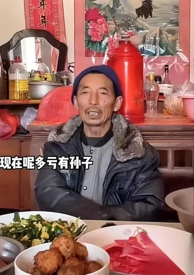 儿媳改嫁，老人感谢？

背后故事让人破防！

农村老人儿子触电离世时，儿媳已怀孕