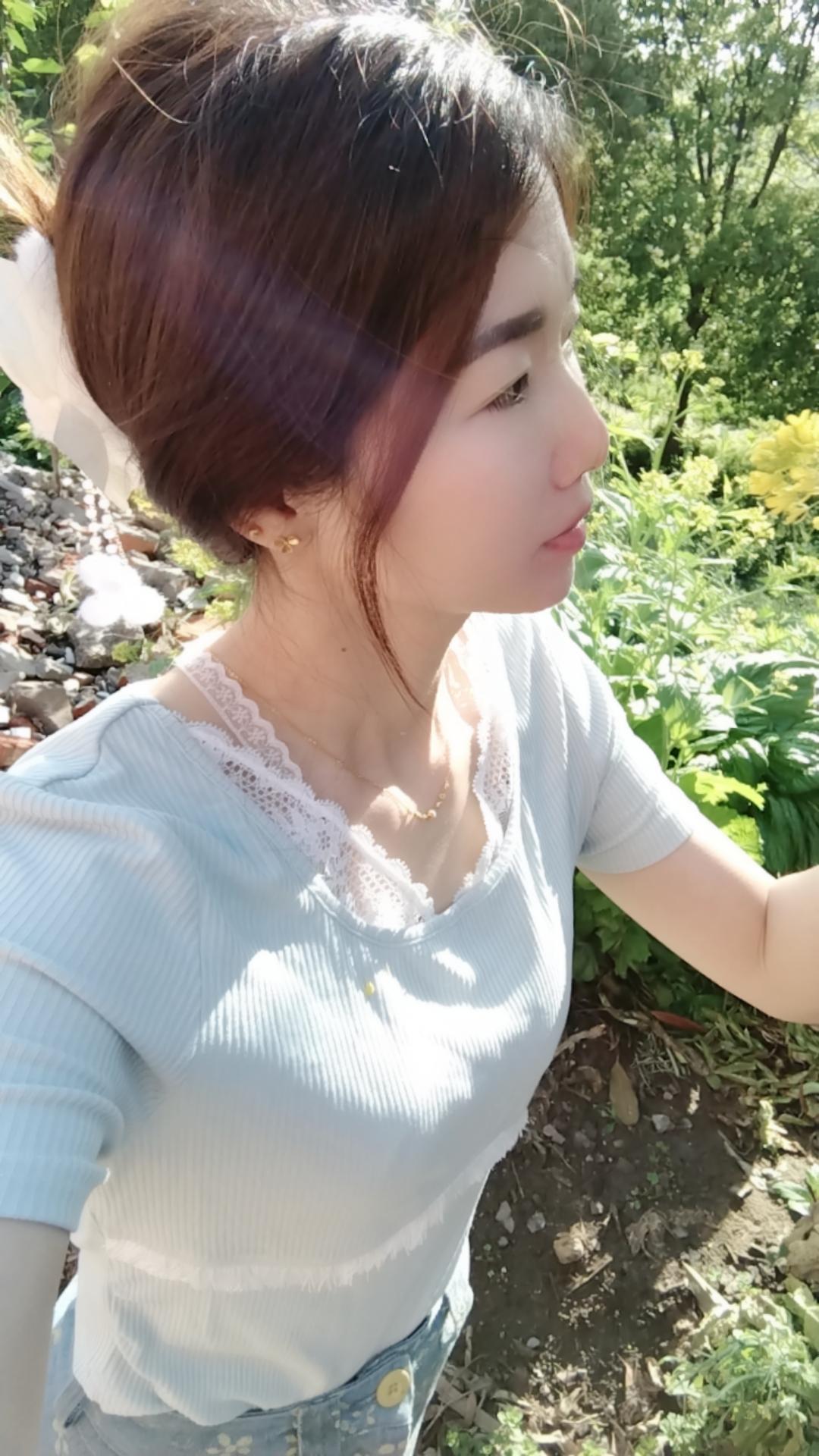 人到中年，成熟的不是年龄，而是懂得了取舍，学会了委婉的不争，有些苦衷不...