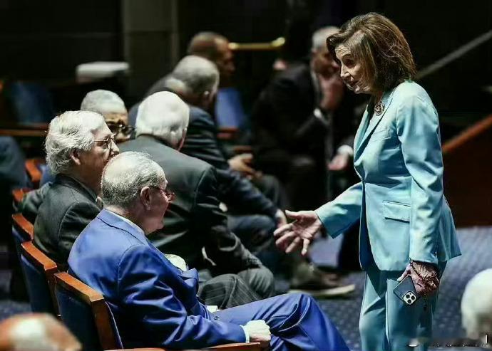 佩洛西的警示：美国正经历一场深刻的道德危机，总统的自封神坛、国会的自废武功以及最